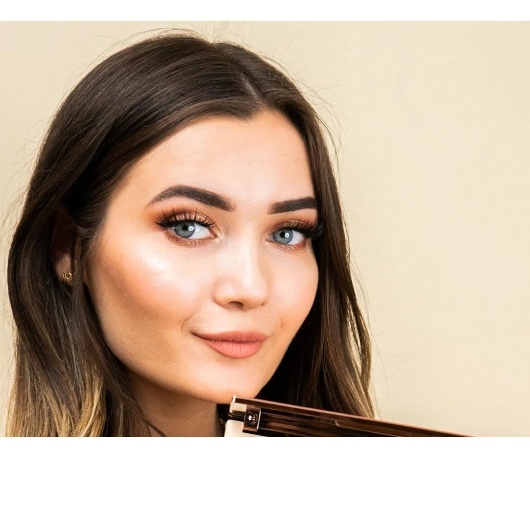 Revolution X Roxxsaurus Highlight & Contour Palette | 4 Highlighters & 4 Contour Shades for All Skin Tones | Blendable, Travel-Friendly, Vegan & Cruelty-Free