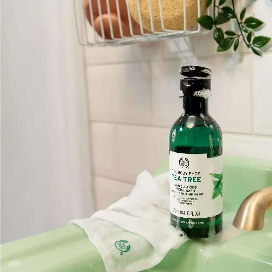 Body Shop Tea Tree Skin Clearing Facial Wash