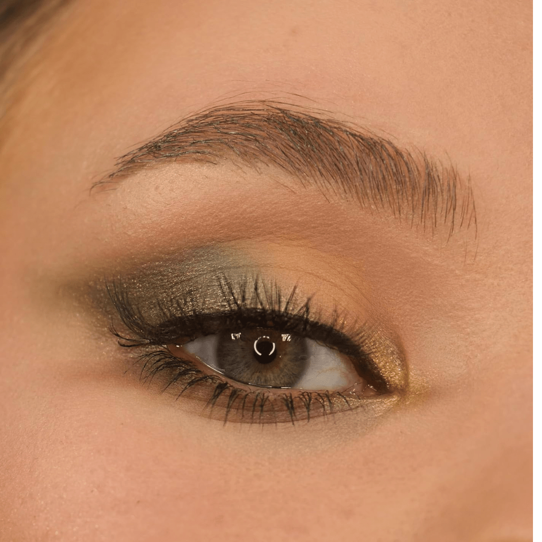 Revolution Beauty, Eyeshadow Palette, 12 Ultra - Pigmented Matte & Shimmer Finishes & Shades, Long - Lasting & Blendable, Vegan & Cruelty - Free (Eternal Icon Green) - Deals999